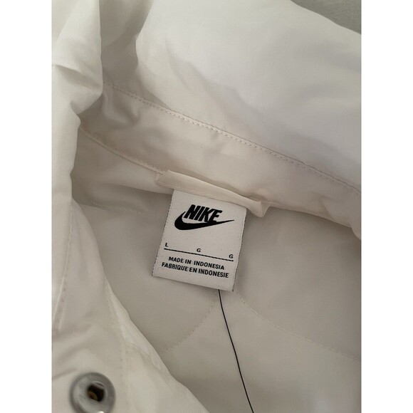 Nike Womens Sportswear Essential Vest White NWT Sz Large Snap FB8737-133 $90 - Picture 11 of 13